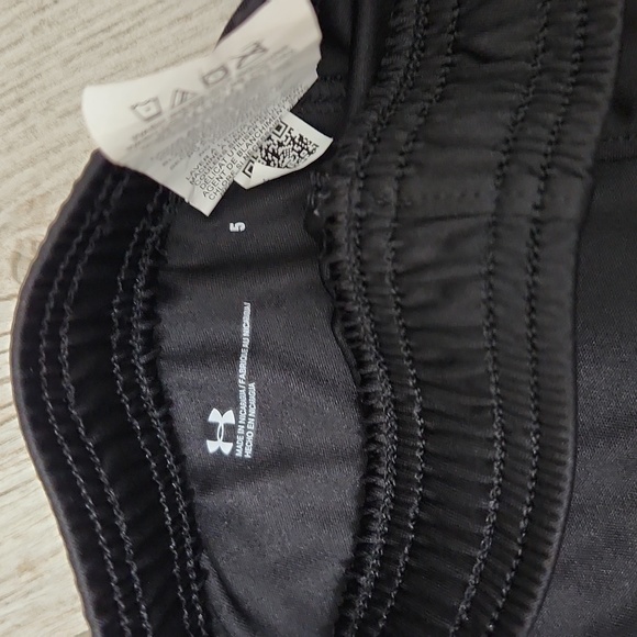 Under Armour Boy's Shorts - Picture 3 of 5